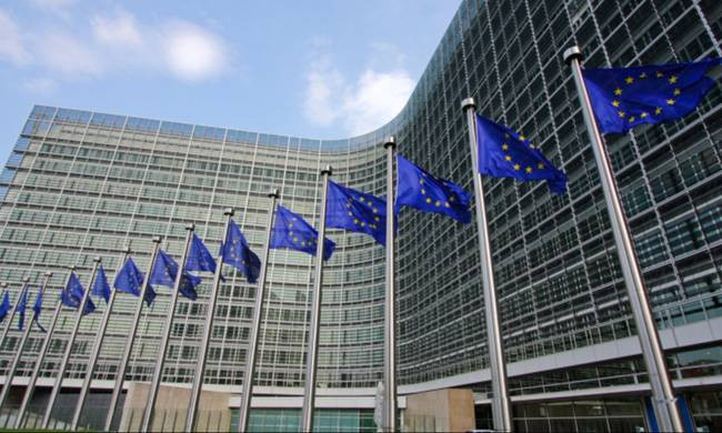 Άμεσες κυρώσεις κατά της Πολωνίας εξετάζει η Κομισιόν